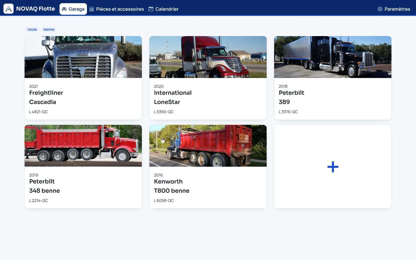 Le garage : cinq camions de la flotte avec leur photo et leur plaque